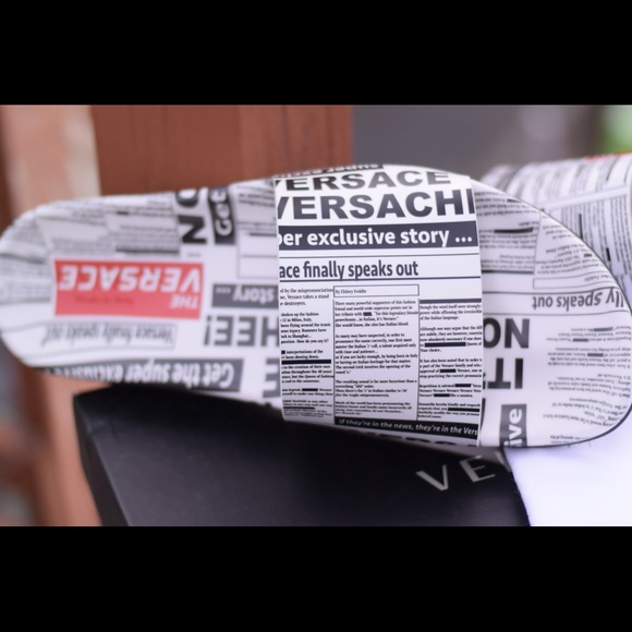 ❗️LAST ONE❗️VERSACE Newspaper Tabloid Print Slides - Picture 6 of 8